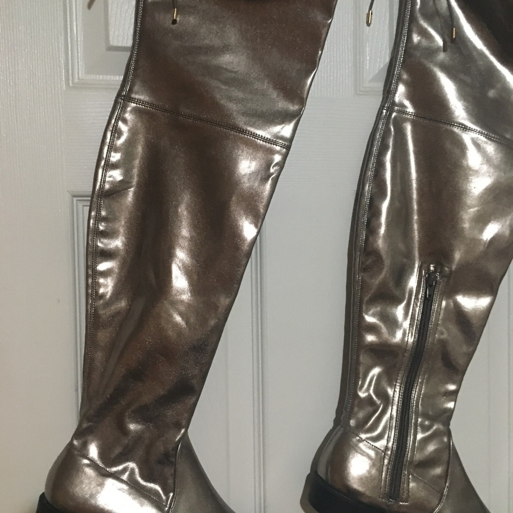 Womens Thigh High Gold Metallic boots, never worn, with sticker tags on soles.